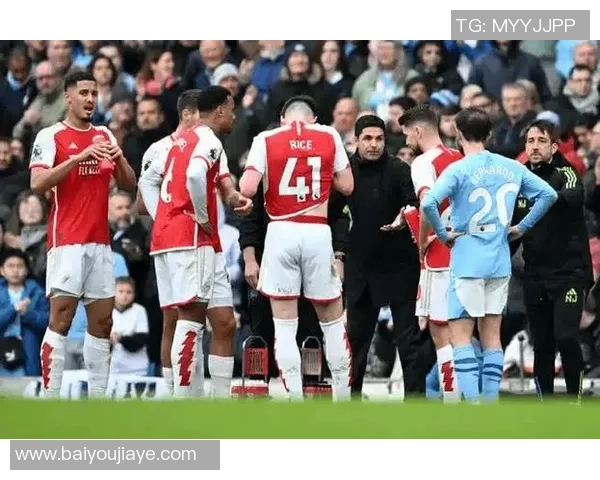 利物浦与曼联激战正酣 双方全力争夺英超荣耀与宿敌之战